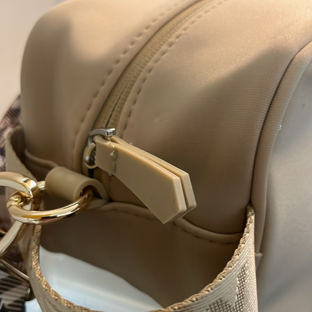 Burberry - Picture 11 of 16